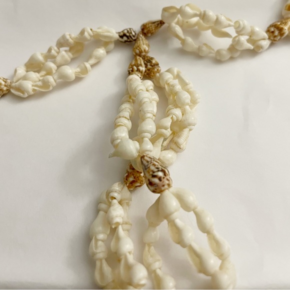 Vintage Boho Tiny Seashell Necklace - Picture 2 of 3